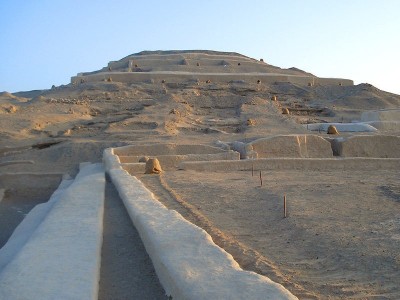 Tour Pirámide de Cahuachi